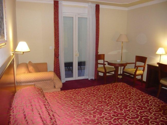 オパティアにある｢グランド　オパティスカシヴィエッタホテル｣<br />夜に持っていたコーヒーを飲もうと、熱湯をお願いしたら、クッキーも下さいました。とっても気の効くホテルでした♪