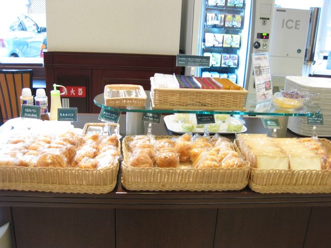 GRGホテルの朝食サービスは駅近ビジネスホテルらしく6：30から始まります。じゃらんのクチコミで遅くに行くとサラダがなくなると書いてあったので、7時にはレストランへ行くように準備しました