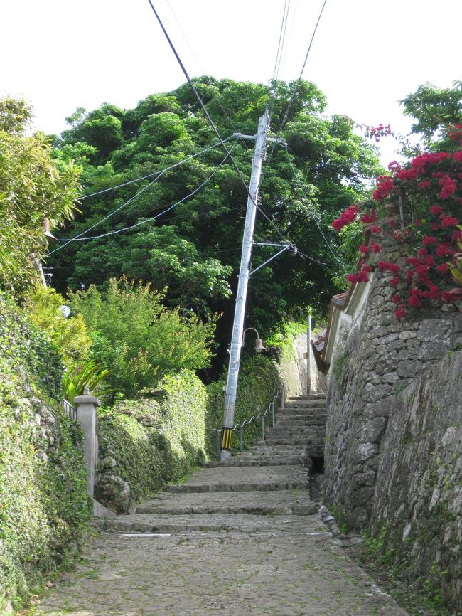 石畳の道を振り返るとこんな感じで<br />