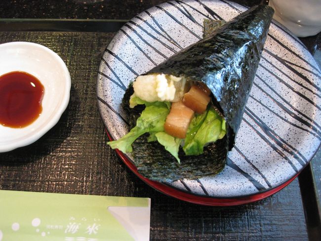 島らっきょうのてんぷら2本と三枚肉の煮物の手巻き寿司<br />らっきょうは熱々でつるっと衣から抜けてきてしまったり<br />これも￥390です<br />