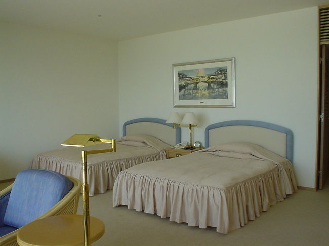 ツインのベッド。