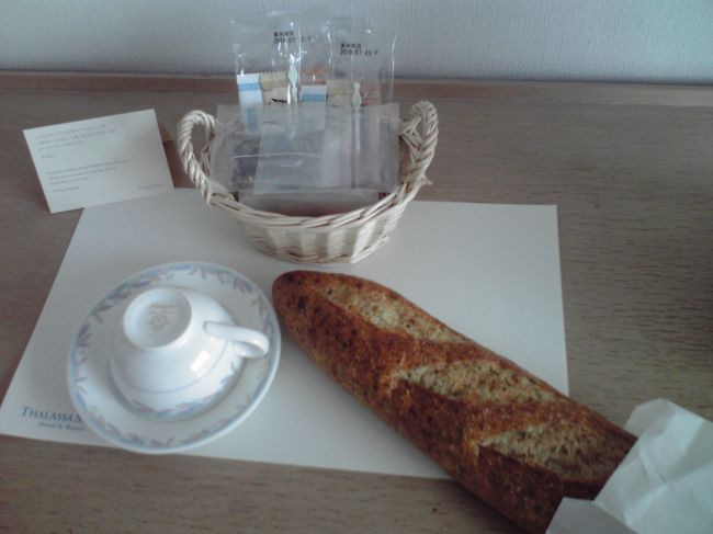 　タラサ志摩名物のアオサを練り込んだフランスパンです。レストランでもすべてこちらが出ます。オリーブオイルでいただきます。いつも持ち帰りを注文。今回もお土産に買いました。<br />　最後までありがとうございました。