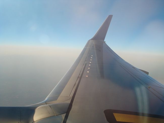 　今日はぎりぎりまで仕事をしていて、なおかつ、ツタヤでＤＶＤプレイヤーと携帯を借りたら本当に時間がありませんでした。<br />　<br />　スターアライアンスカウンターでのチェックインは本当に今回は助かりました。<br /><br />　ＡＮＡラウンジによれずに、うどんとシアトルスープはお預けになっちゃいました。残念...<br /><br />　おまけに広州は、一度、出国手続き＆手荷物をもらってから、フルトハンザ航空チェックイン後、再入国とのこと。<br />　ちょっと不安になりましたが...<br /><br />　さてさて、今日も韓国線と同じＢ７３７なのですが...今日は‐７００ＮＧ、特徴のウイングレットも当然ついていました。<br /><br />　去年納品になった、ＪＡ１８ＡＮでした。<br /><br />　すごくきれいでしたよ。　<br />