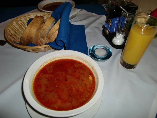 ハンガリーはまずこれかなと。<br /><br />グヤーシュ。<br />これが予想以上に美味しかった！！