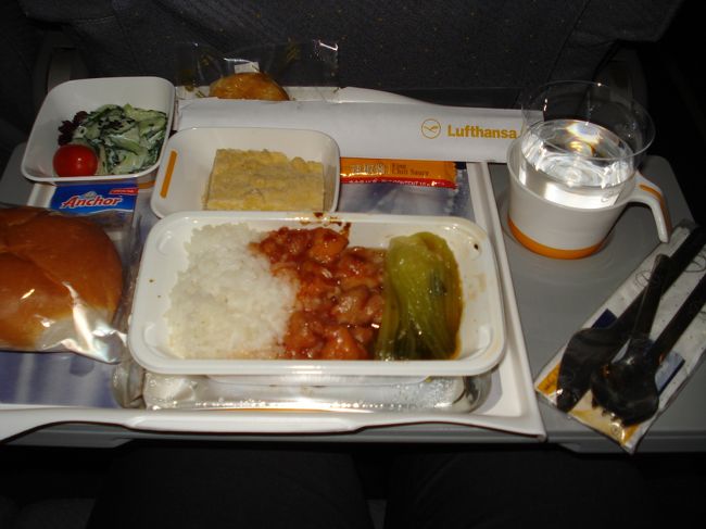 スパイシーチキンでしたね。<br /><br />飲み物は...さすがに飲みすぎか、炭酸水にしました。