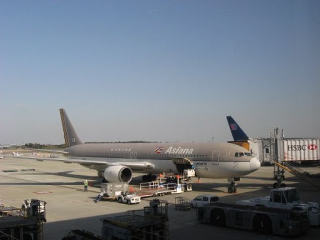 格安航空券でアシアナ航空。<br />マイルも貯まって使い勝手良し。<br /><br />往路：OZ103 成田15:30発→仁川18:10着<br />復路：OZ104 仁川11:30発→成田13:40着 <br /><br />いってきまーすｖ