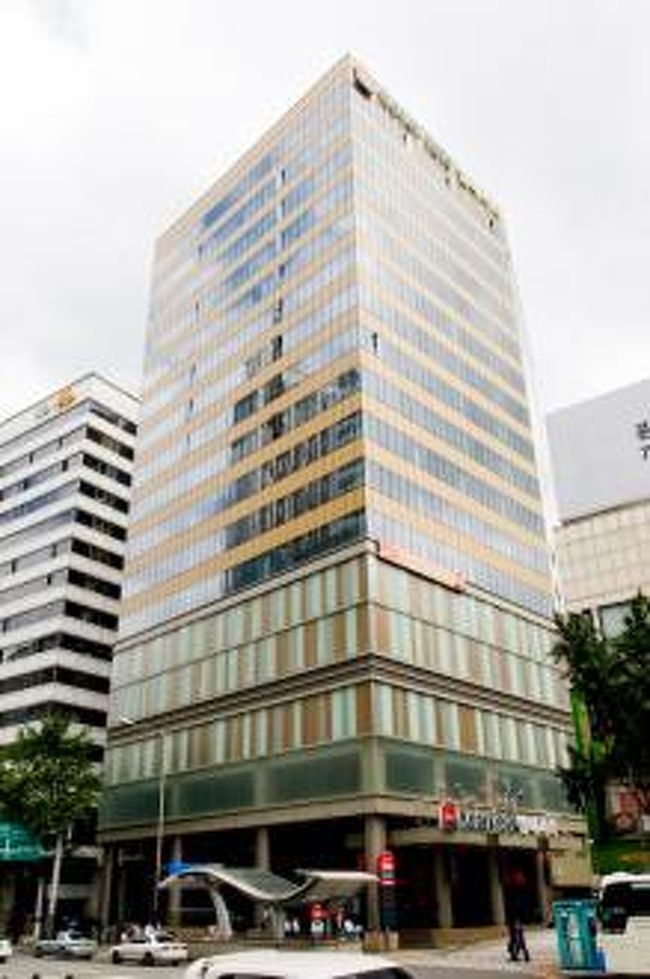 ホテルその１は「イビスアンバサダー明洞」<br />クチコミで評判がよかったので泊まってみたかったホテルです。<br />ソウルナビからの予約で1泊9,100円。<br />駅近だし、ロッテデバートはお向かいだし、屋台もすぐそこ。立地抜群。コスパ最高。