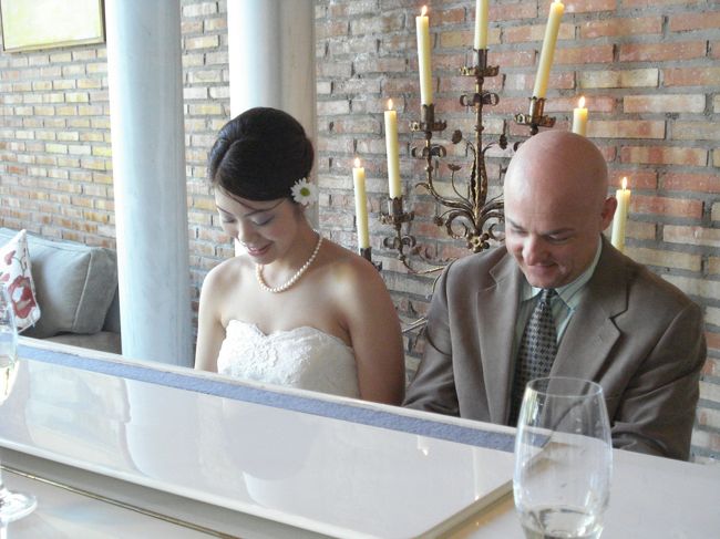 お祝いのピアノ演奏。<br /><br />最後には新婚さんも協奏となりました。