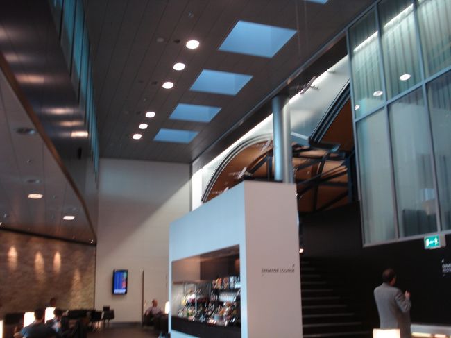 ラウンジ内の写真です。<br /><br />飲み物は、炭酸水です。