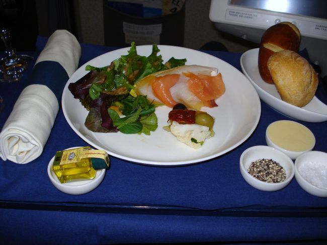 サーモンの前菜でした。