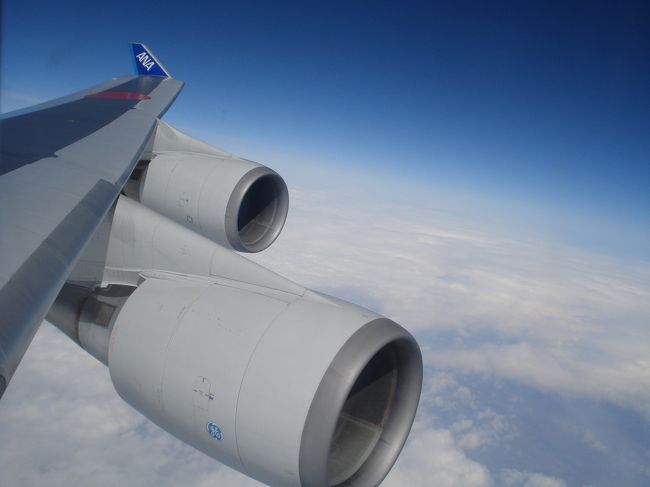 フランクフルト出発です。<br /><br />今日は、Ｂ７４７−４００　ＪＡ８９５８です。<br />旧『YOKOSO JAPAN』機材です。<br /><br />ＡＮＡのＢ４はＮＲＴ⇔ＣＤＧ＆ＦＲＡしか投入されていない機材で大変貴重な機材なんですが...<br /><br />とうとう、今年の７月より機材更新が始まります。<br />うわさでは、ＦＲＡ線をＢ７化し、その後ＣＤＧ線をして、９月より、Ｂ７７７−３００ＥＲになってしまうようです。<br />　<br />　なんだかさびしいです...