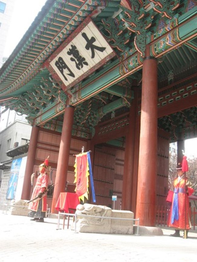 11:00　まだまだ続くよ噴水探しの旅<br /><br />と、とりあえず電車乗ろうよ、電車。<br />うん、噴水だよね。わかってるよー。<br />ささっ着いたよ。噴水あるかなあ。<br /><br />って、どこだここ？！<br />