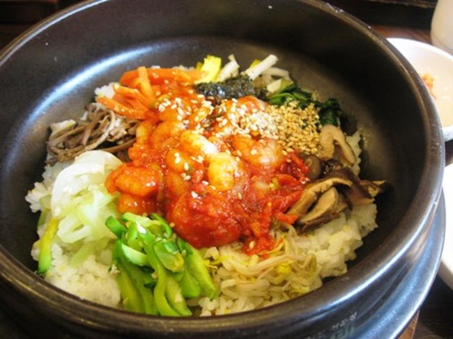 ワタシは海老ビビンパ。<br />辛いの苦手な夫は野菜ビビンパをオーダー。<br />激うまー。夫も絶賛。<br /><br />焼き海苔が食べ放題なので、息子は海苔ばかりバリバリ食べてました。