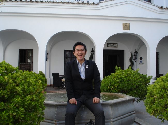 最後まで、ご覧いただきありがとうごいざいました。<br />今回の旅でしたが、観光地は回れずホテルライフが中心でしたが、はじめての海外挙式を体験することができました。また、偶然にも海外在住の妹にも出会うことができました。<br />仕事の関係で、搭乗する予定であった、昼の２０５便（ＣＤＧ）から、夜行のヨーロッパ便（広州経由ＬＨ便）に変更になったりと変化のある旅となりました。<br /><br />旅行は本当に非日常的な世界です。今回の、新郎・新婦と乗馬やバギーと体験できたのも、バルセロナやマドリードといった都市部ではできない体験と思います。<br /><br />　自分も海外挙式をしたいと強く感じています。<br /><br />　いつになることやら（笑）<br /><br />　いつか、スターアライアンスラウンジでお会いできることを楽しみにしています。<br /><br /><br />