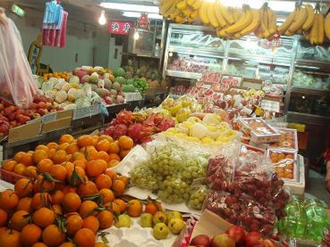 フルーツもたくさんありました！<br />台湾バナナ・ドラゴンフルーツなどいろいろあって美味しそう♪