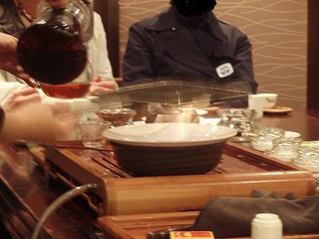 マンゴーとか何種類もドライフルーツ頂いて、<br />凍頂烏龍茶・プーアル茶・阿里山烏龍茶・東方美人茶など飲みました。<br /><br />カラスミも焼いて貰いましたよ！<br />美味しかった〜♪