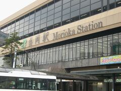 盛岡駅まで来たのには、ここで有名な‘アノ麺’を
お昼ご飯で食べるため。