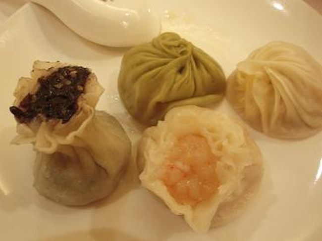 あと、いろんな色や形の小籠包も食べました。