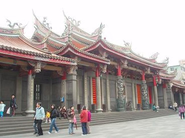 三国志の関羽が祭られてる場所で、<br />あと商売繁盛のお宮です。<br />