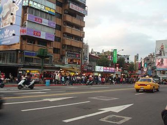 夕方になって・・・台湾最大の【士林夜市】へ♪