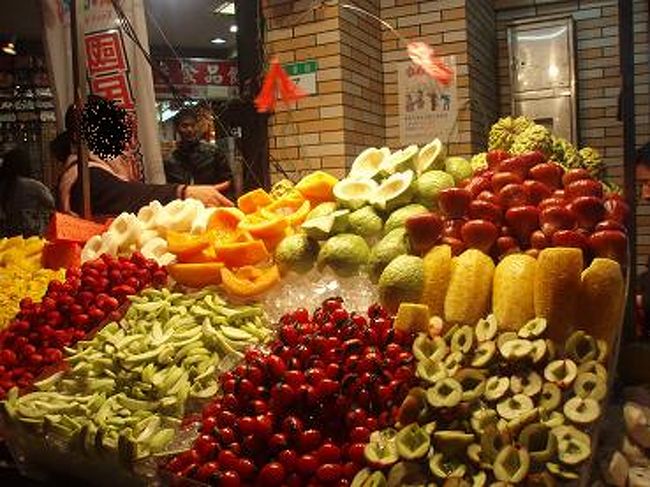 他にも、フルーツとか服飾とかグルメ屋台もあったけど、<br />この後夕食だから、あまり食べられないし・・・<br />ツアーの為、４０分しか時間が無くゆっくり見られなくて残念でした(>_