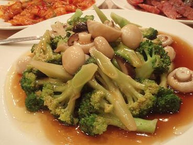 ブロッコリーとマッシュルームの炒め物♪