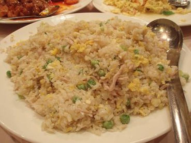 お昼と同じくチャーハン（笑）<br /><br />こっちのは、味があんまりしなくてイマイチ・・・