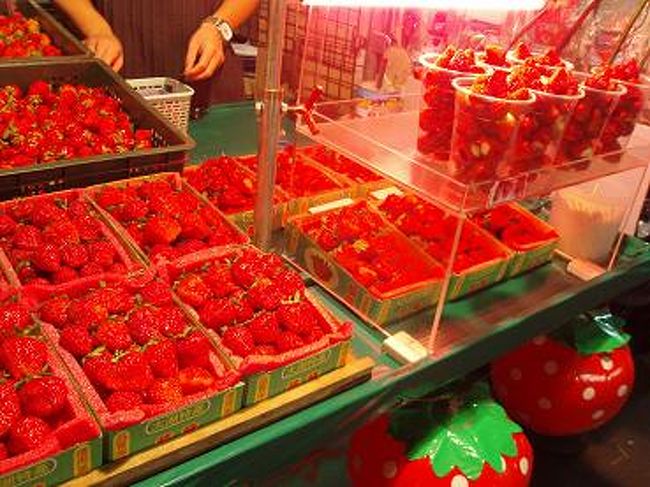 次に、フルーツないかな〜と散策してたら<br />イチゴ発見！！