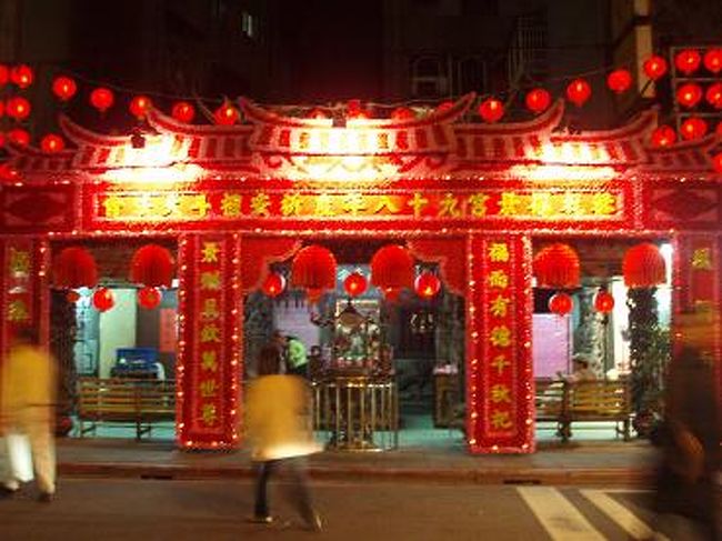 その後、Ｔシャツとか雑貨購入して夜も遅いのでホテルに戻りました。<br /><br />夜市に来たら、絶対【臭豆腐】食べようと思ってたけど、<br />屋台に近づいたらすごく臭くて断念・・・(^_^;)<br />いつかリベンジしてみたいです。