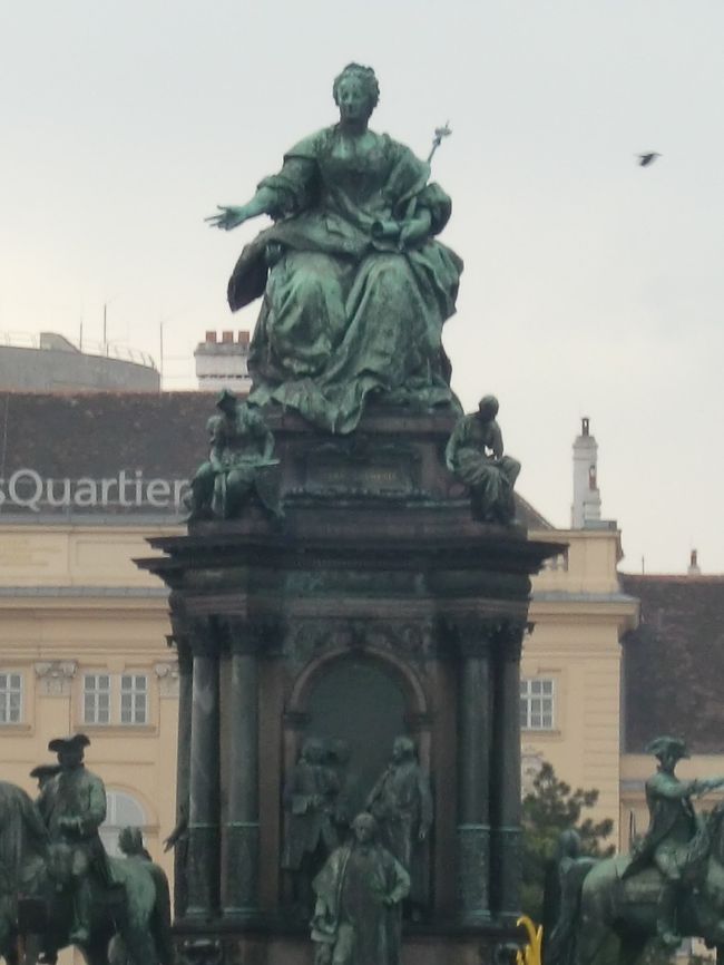 マリア・テレジア像