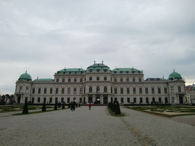 昨日も来ましたが、中を見てないので<br />今日は「接吻」を見に来ました。