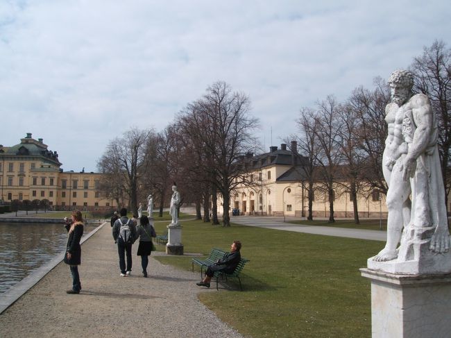 さあ、早速宮殿へと向かいましょう。