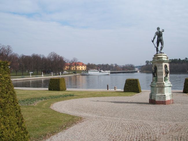 今度は逆に宮殿側から船着き場を眺めます。