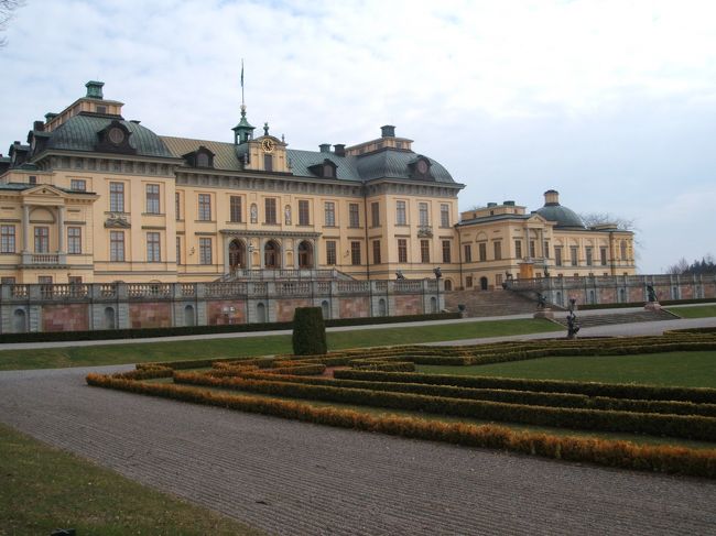 庭園内を散策中です。