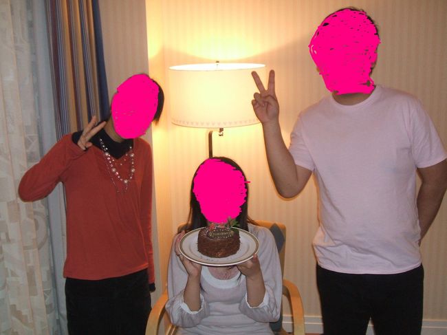 イスに座っている子が後から合流した友人です。<br />やっちゃんが働いている会社の元同期でもあります。