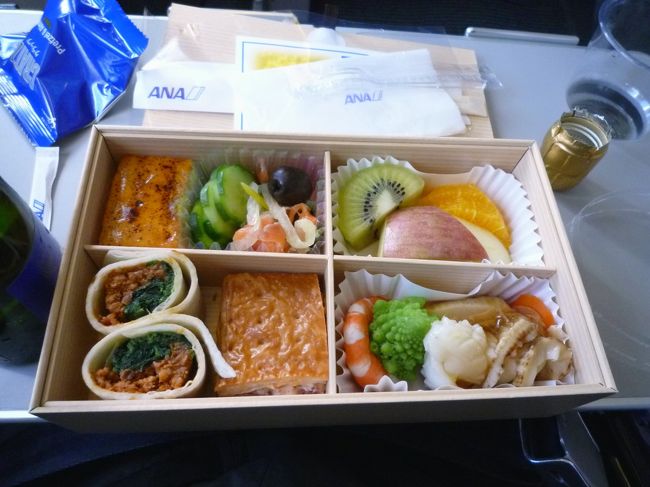 プレミアムクラスの朝食，朝からシャンペンを飲む