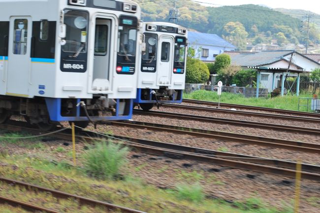 佐々駅前の車両基地