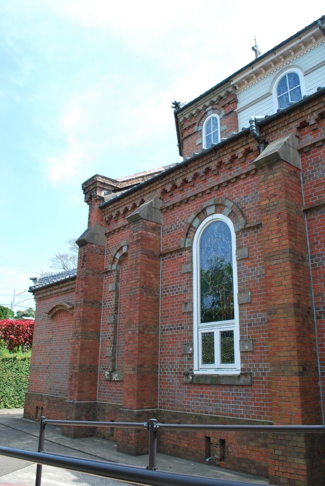 外側からのステンドグラス