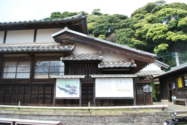 松浦資料博物館，高台にある．明治26年の旧藩主松浦家の邸宅が公開　500円で松浦家ゆかりのものを展示，南蛮貿易もわかる