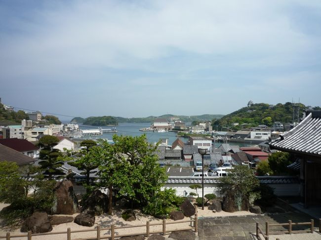 瑞雲寺からみた港の風景．教会と寺院の見える風景のすぐ横
