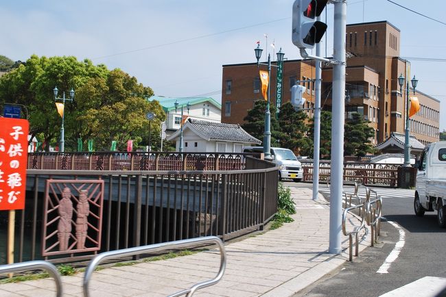 オランダ橋の横を通るがうまく写真を撮れなかった．この橋は隣の橋