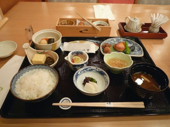 翌日朝の朝食，2600円！まあまあかな．