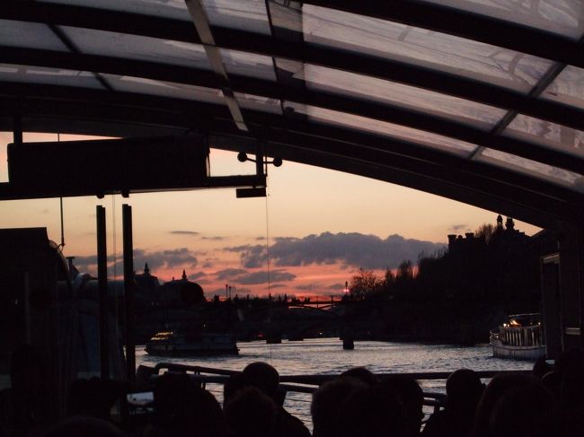 ようやく日が暮れてきました。９時近いです。<br />変な感じです。