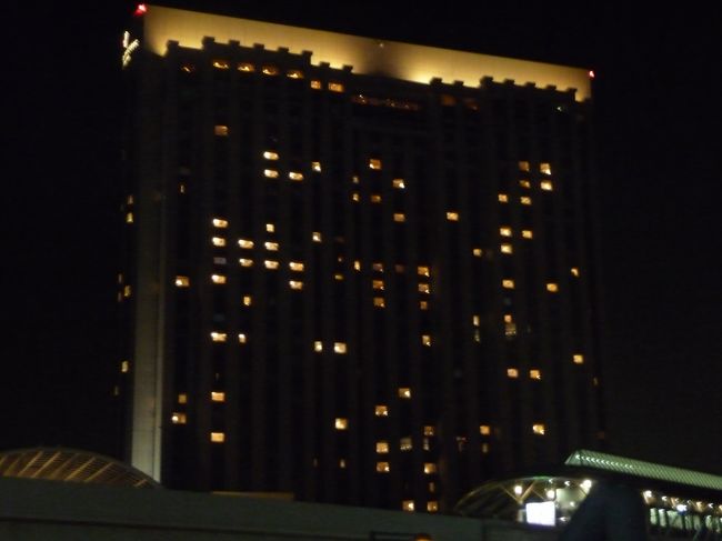 今日の宿泊先、グランパシフィック LE DAIBAです。<br />今回で２回目の利用です。<br />以前と名前が変わっていて、ついいまだにメリディアンと言ってしまう・・・。<br />土曜の夜なのに明かりはポツポツですね〜。