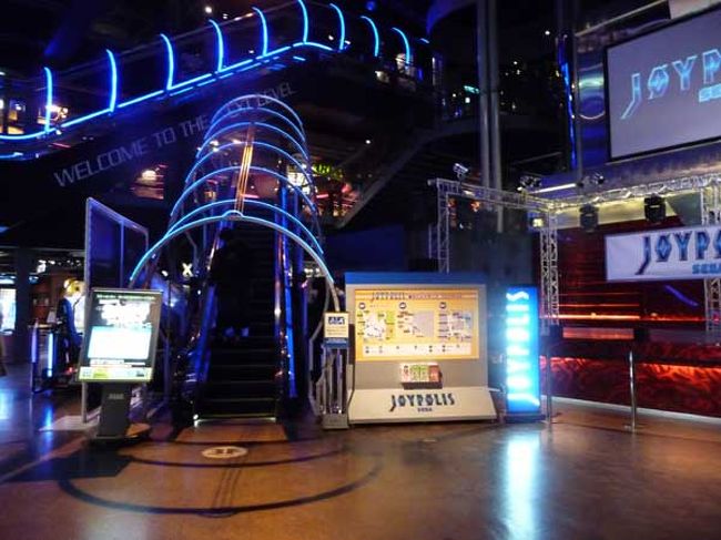 ジョイポリスに到着。<br />しばしアトラクションで遊びます。<br />個人的に頂いた優待券利用です。(入場料＆アトラクション２回600円)<br /><br />UFOキャッチャー(笑)300円