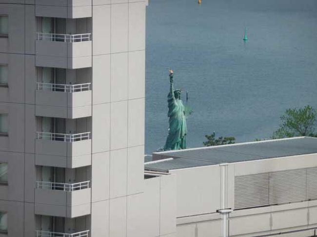 夜には気づかなかったけど、自由の女神・台場バージョンがひょっこり見えていました。