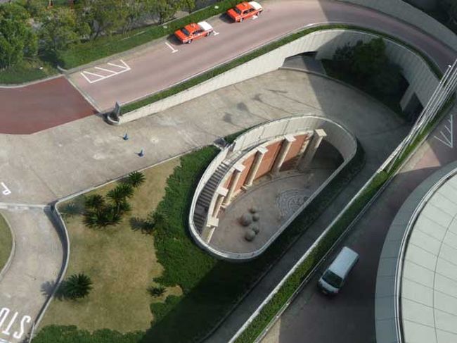 真下はパーキングへのぐるぐる道。<br /><br />今日は劇団四季のライオンキングを観にいきまーす。<br />ホテルをチェックアウトして汐留へ向かいます♪