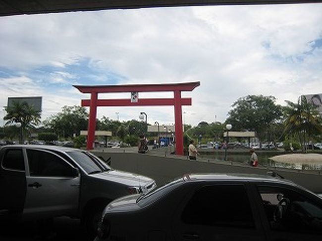 空港を出るといきなり鳥居！？