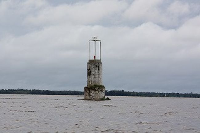 河に灯台もあります。