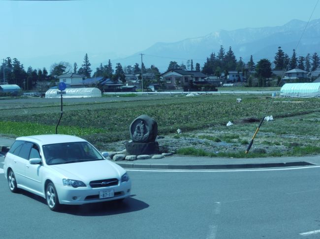 長野県によくみられる道祖神だそうです。
